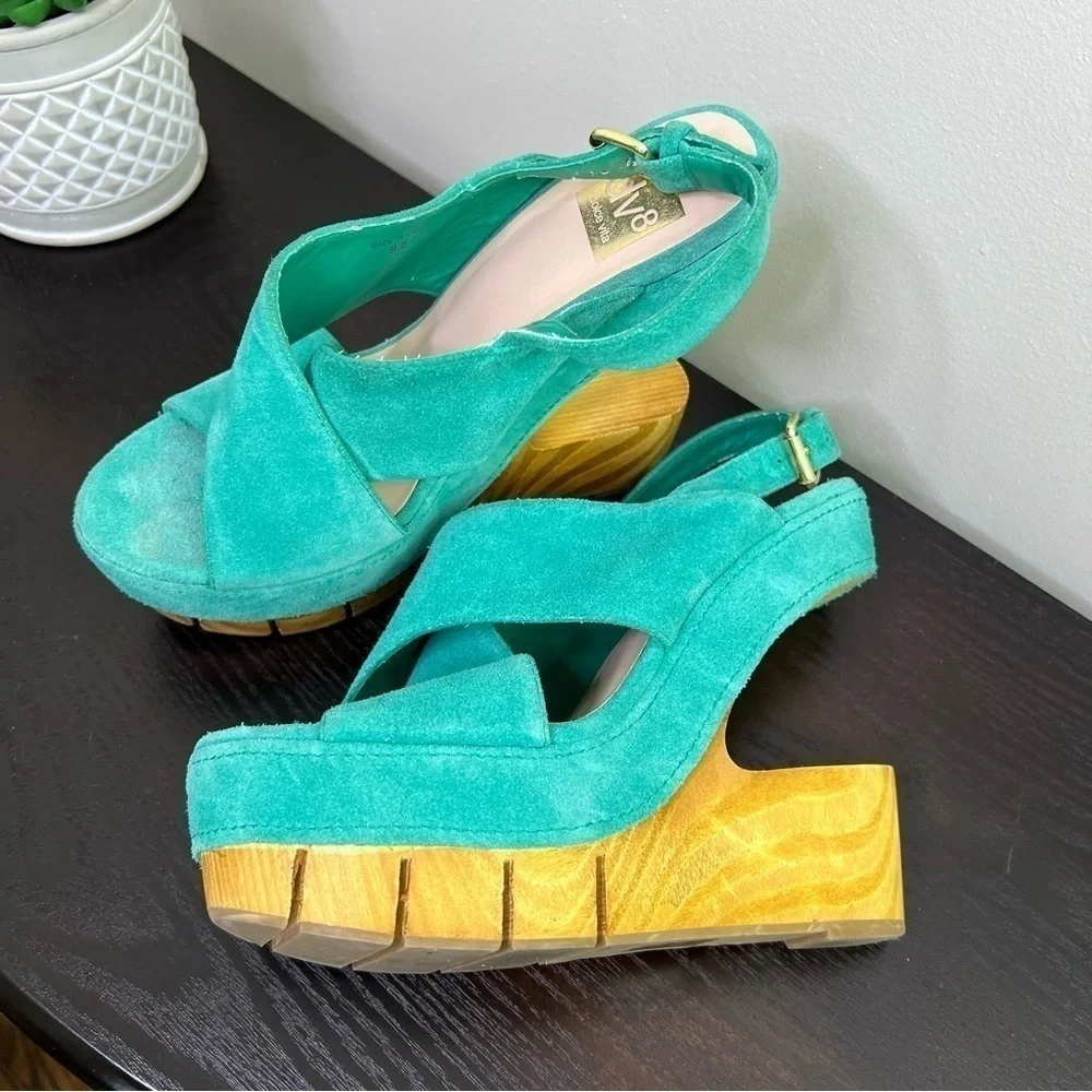 dolce vita Suede crisscross front no heel shoe size 9.5.